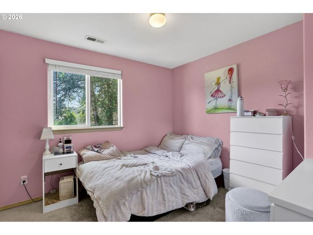 604 W SHERIDAN St, Newberg, OR 97132