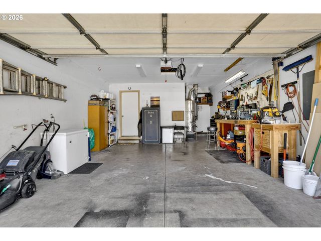 604 W SHERIDAN St, Newberg, OR 97132
