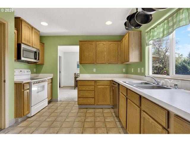 604 W SHERIDAN St, Newberg, OR 97132