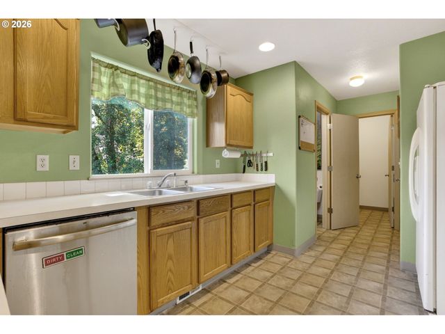 604 W SHERIDAN St, Newberg, OR 97132