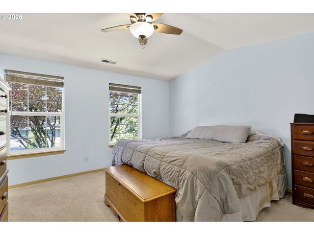 604 W SHERIDAN St, Newberg, OR 97132