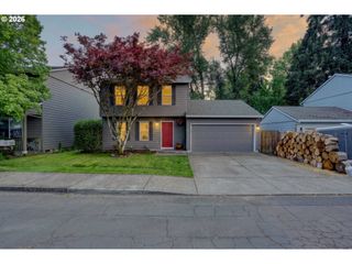604 W SHERIDAN St, Newberg, OR 97132