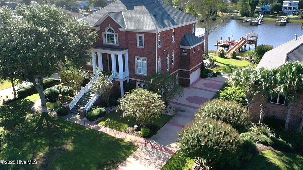 2775 Pinecrest Drive SE, Boiling Spring Lakes, NC 28461