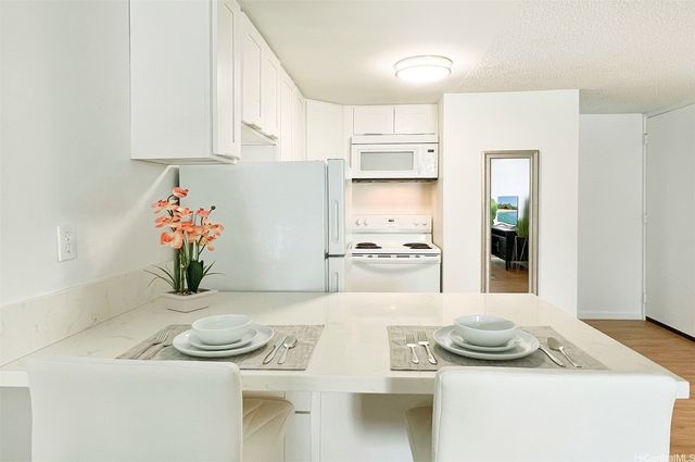 2572 Lemon Road 601, Honolulu, HI 96815