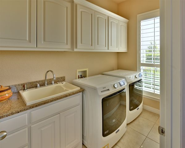 2541 Vineyard Drive, Granbury, TX 76048