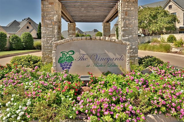 2541 Vineyard Drive, Granbury, TX 76048