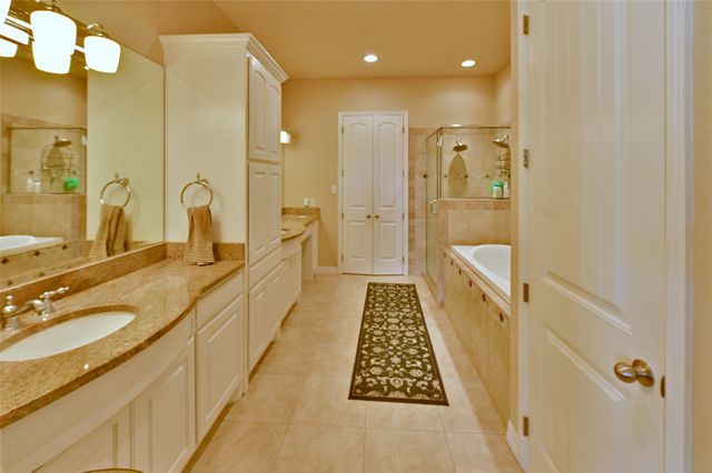 2541 Vineyard Drive, Granbury, TX 76048
