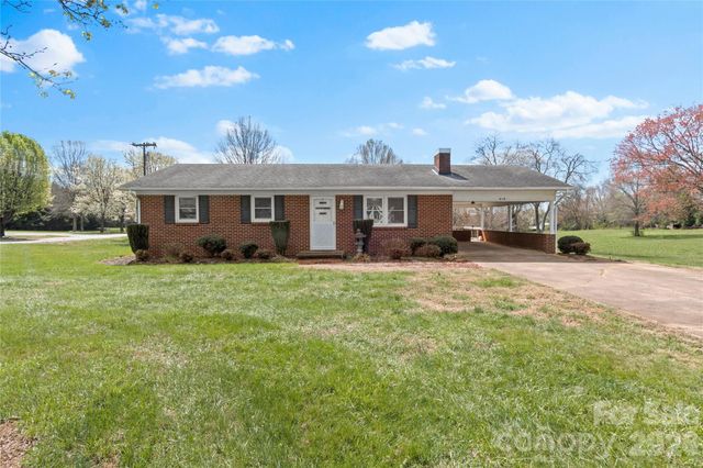 610 Nc 67 Highway, Boonville, NC 27011
