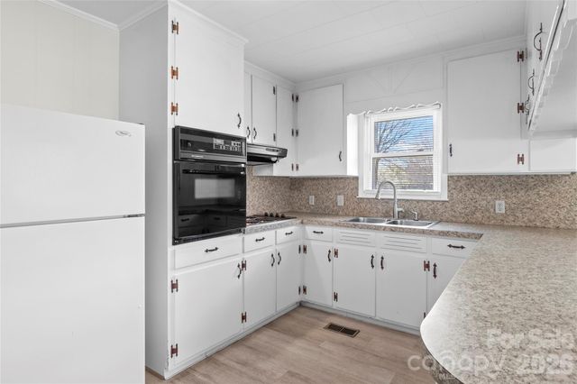 610 Nc 67 Highway, Boonville, NC 27011