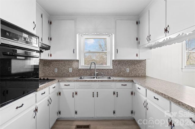 610 Nc 67 Highway, Boonville, NC 27011