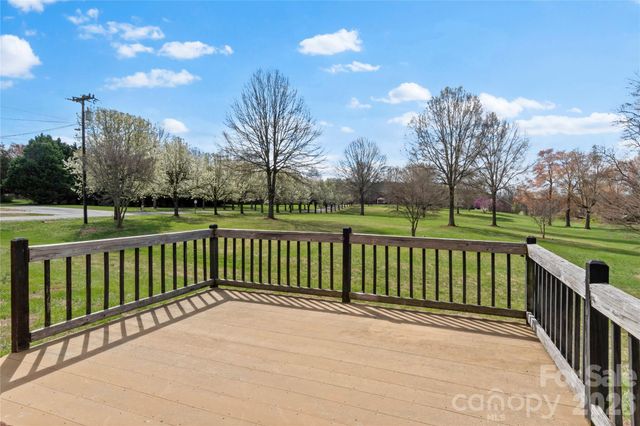 610 Nc 67 Highway, Boonville, NC 27011