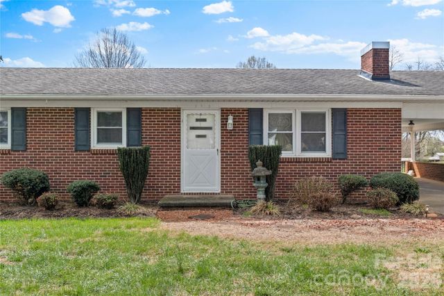 610 Nc 67 Highway, Boonville, NC 27011