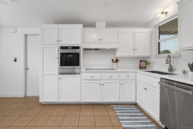 2573 Raymell Dr., San Diego, CA 92123