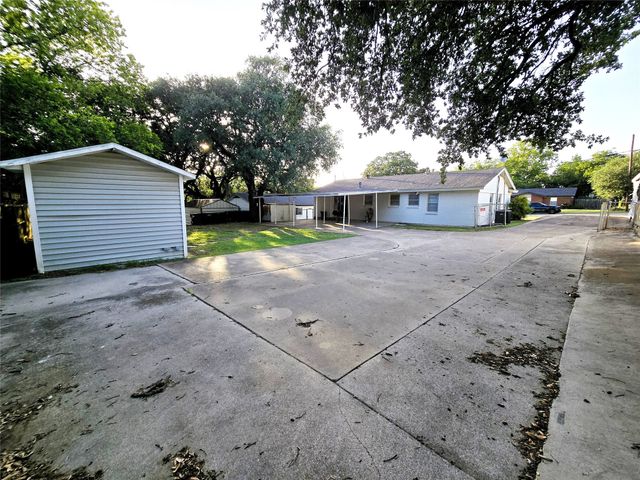604 E 4th Street, Weatherford, TX 76086