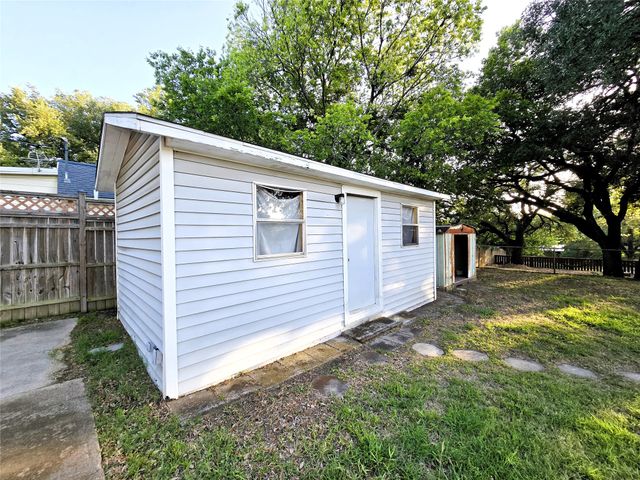 604 E 4th Street, Weatherford, TX 76086