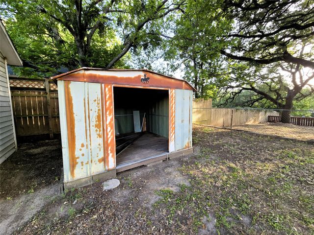 604 E 4th Street, Weatherford, TX 76086