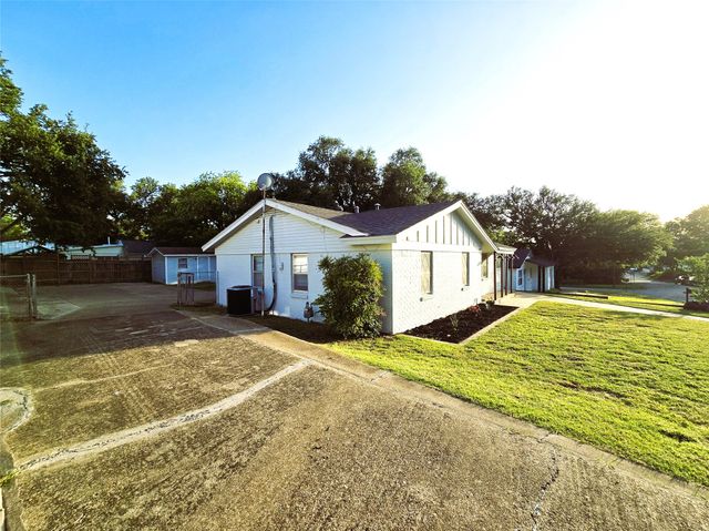 604 E 4th Street, Weatherford, TX 76086