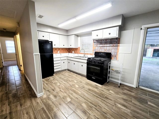 604 E 4th Street, Weatherford, TX 76086