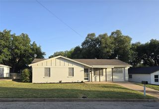 604 E 4th Street, Weatherford, TX 76086