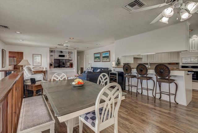 1120 Redfish Street, Bayou Vista, TX 77563