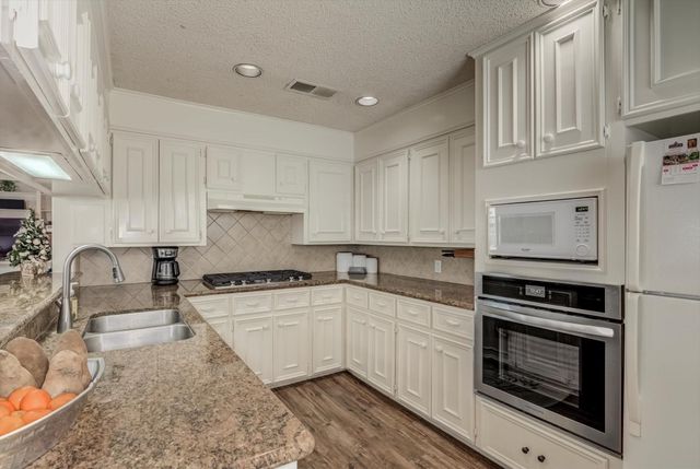 1120 Redfish Street, Bayou Vista, TX 77563