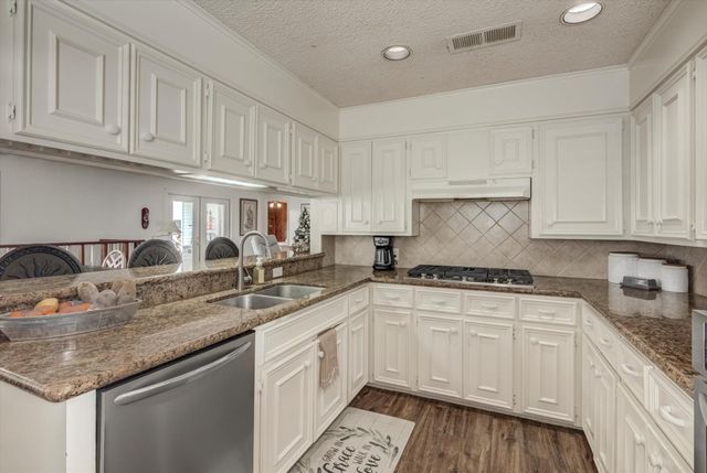 1120 Redfish Street, Bayou Vista, TX 77563