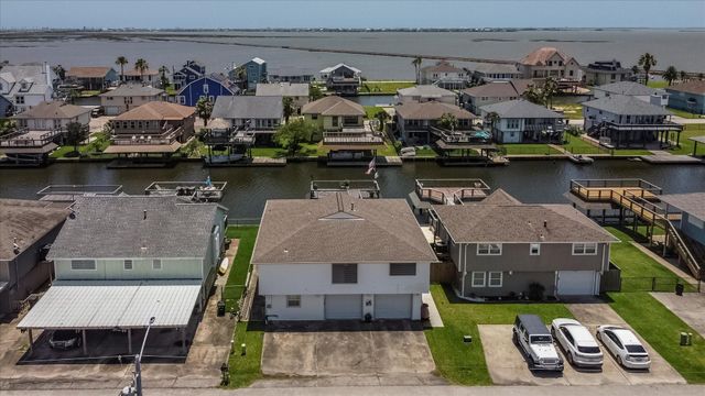 1120 Redfish Street, Bayou Vista, TX 77563