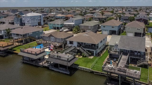 1120 Redfish Street, Bayou Vista, TX 77563