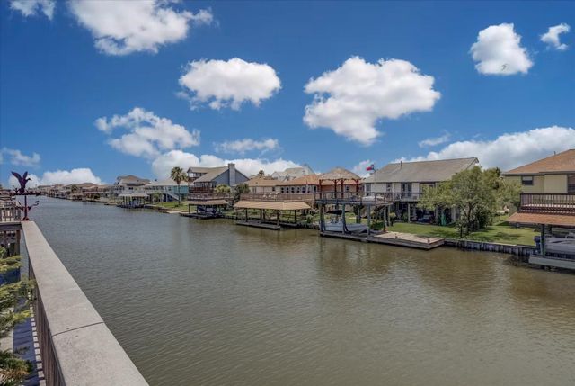 1120 Redfish Street, Bayou Vista, TX 77563