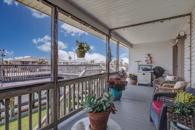 1120 Redfish Street, Bayou Vista, TX 77563