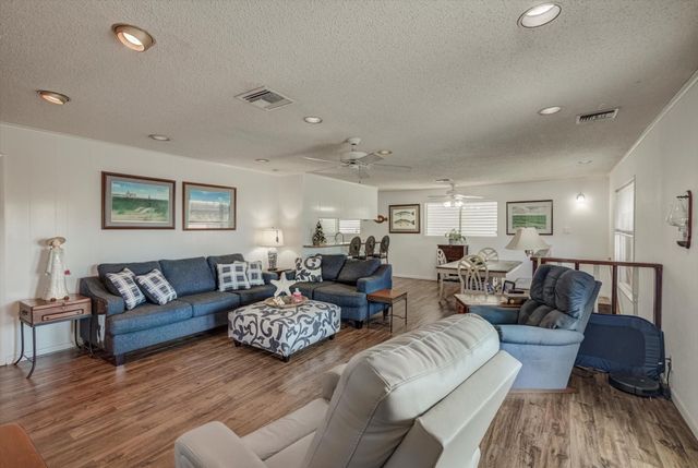 1120 Redfish Street, Bayou Vista, TX 77563