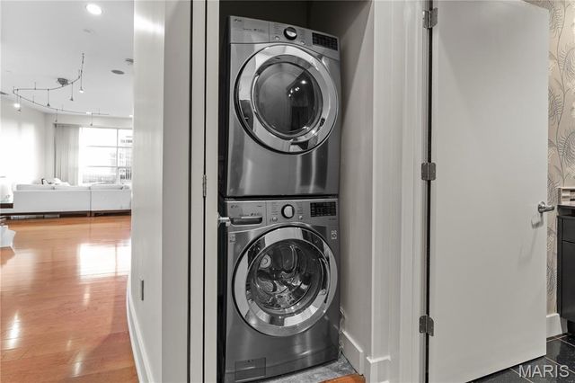 8025 Maryland Avenue 7G, Clayton, MO 63105