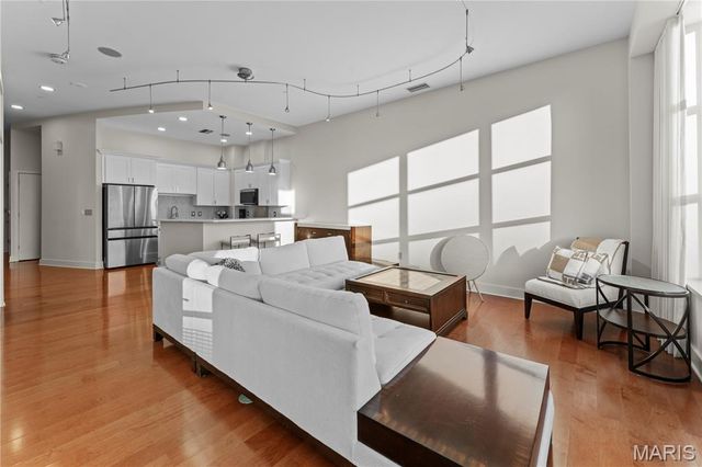 8025 Maryland Avenue 7G, Clayton, MO 63105