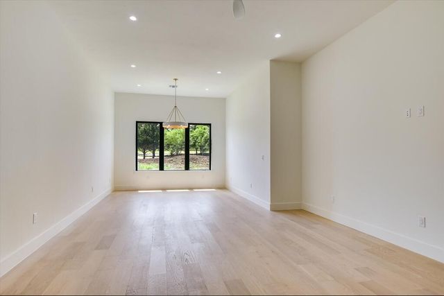 121 Azalea Loop, Horseshoe Bay, TX 78657