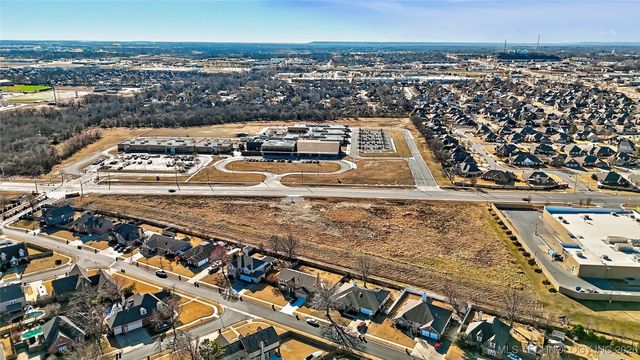 E Albany Street, Broken Arrow, OK 74012