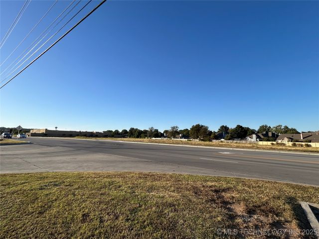 E Albany Street, Broken Arrow, OK 74012