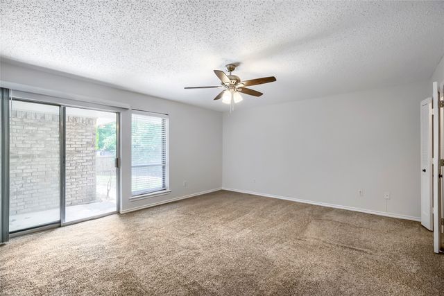 814 Oakbluff Drive, Lancaster, TX 75146