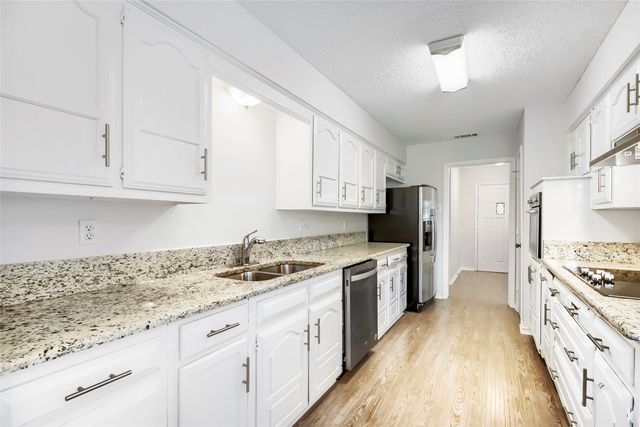 814 Oakbluff Drive, Lancaster, TX 75146