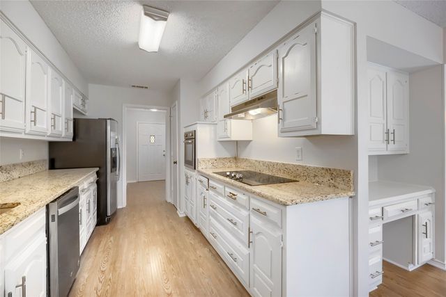 814 Oakbluff Drive, Lancaster, TX 75146