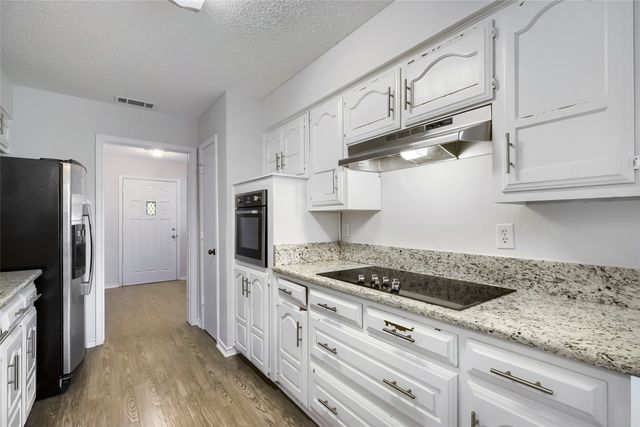 814 Oakbluff Drive, Lancaster, TX 75146