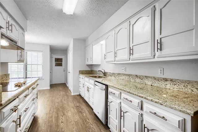 814 Oakbluff Drive, Lancaster, TX 75146