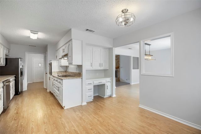 814 Oakbluff Drive, Lancaster, TX 75146