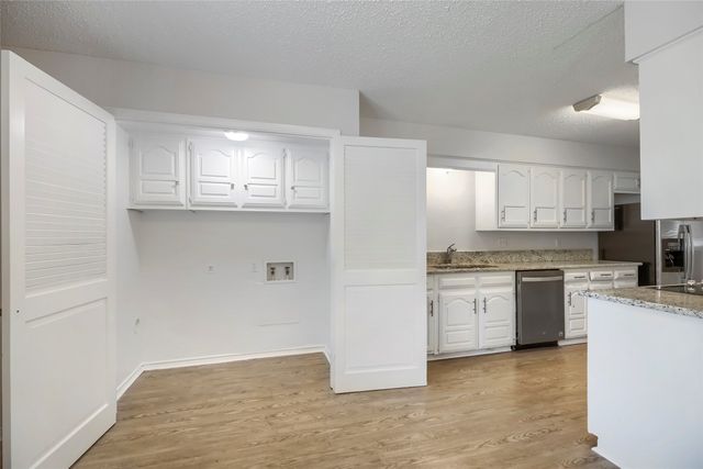 814 Oakbluff Drive, Lancaster, TX 75146