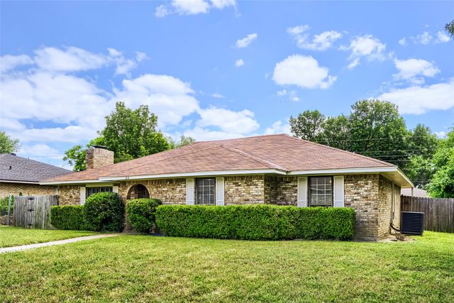 814 Oakbluff Drive, Lancaster, TX 75146