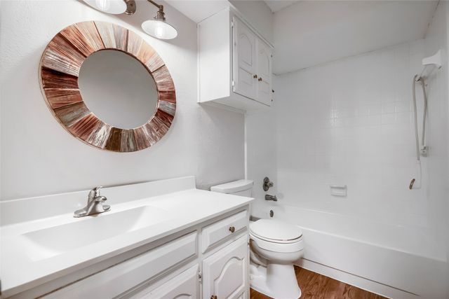 814 Oakbluff Drive, Lancaster, TX 75146