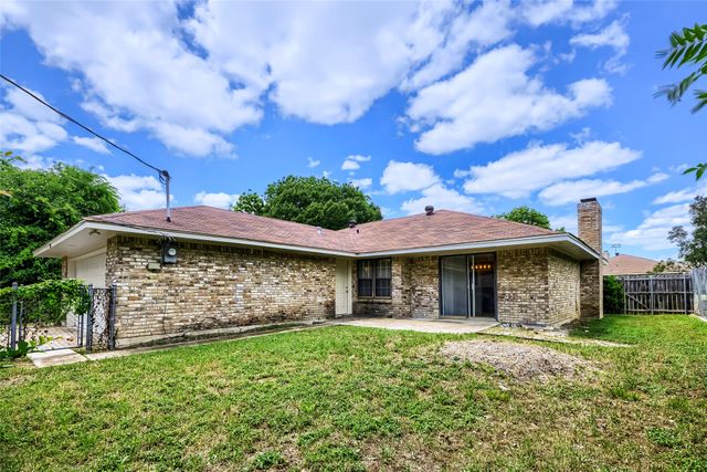814 Oakbluff Drive, Lancaster, TX 75146
