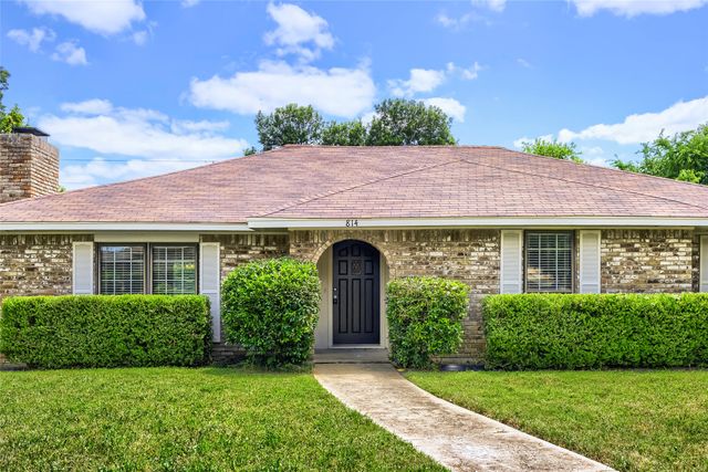 814 Oakbluff Drive, Lancaster, TX 75146