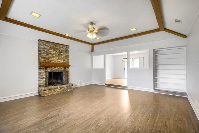 814 Oakbluff Drive, Lancaster, TX 75146