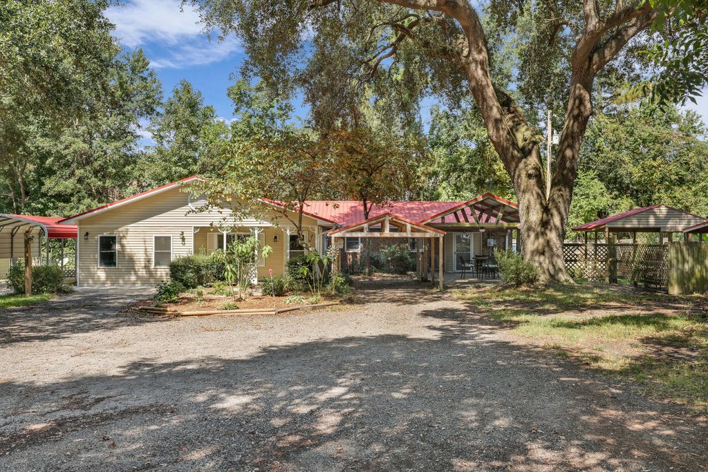 1010 Black Oak Road, Bonneau, SC 29431