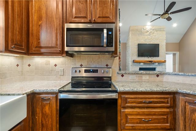 26752 Nelson Road, Hempstead, TX 77445